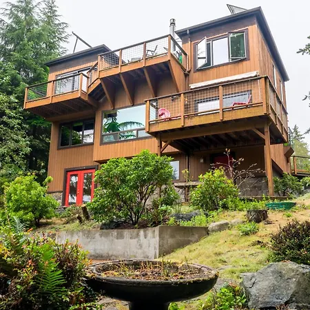Villa Stylish Deception Pass Retreat With Bay Views